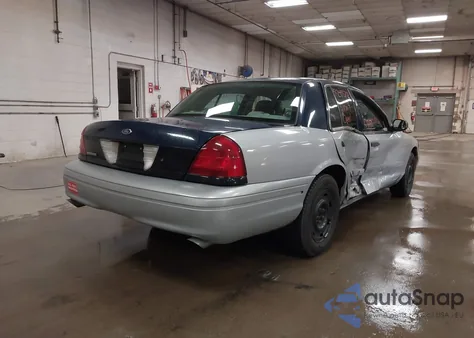 2003 Ford Crown Victoria Police z USA, uszkodzony, nr VIN 2FAFP71W23X123974